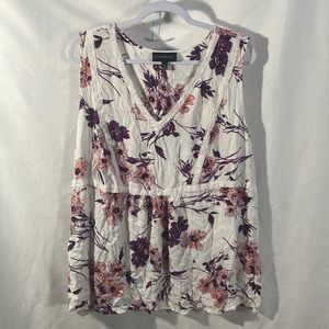 32-2 LANE BRYANT white pink purple floral v-cut lace trim sleeveless top 26